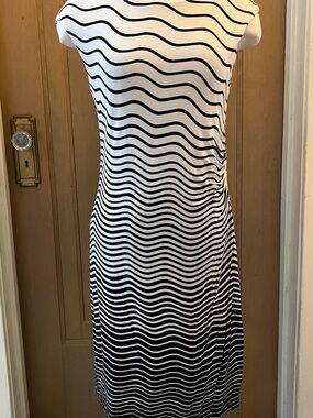 LOFT Black & White Wave-Striped Midi Dress - Petite Medium
